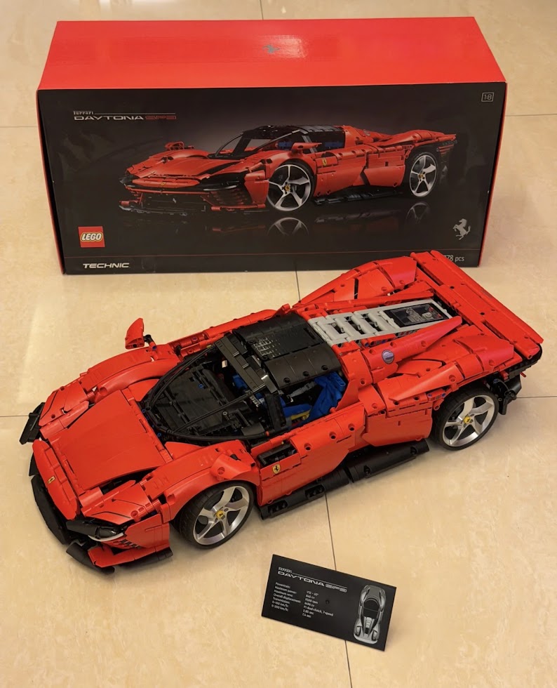 LEGO Technic Ferrari Daytona SP3 42143