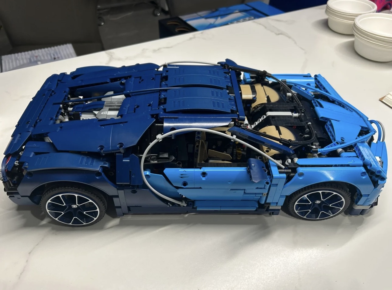 LEGO Technic Bugatti Chiron 42083 - 3
