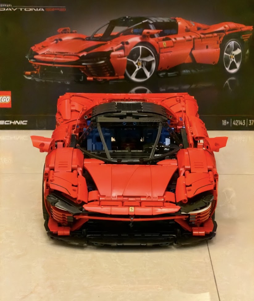 LEGO Technic Ferrari Daytona SP3 42143 - 2